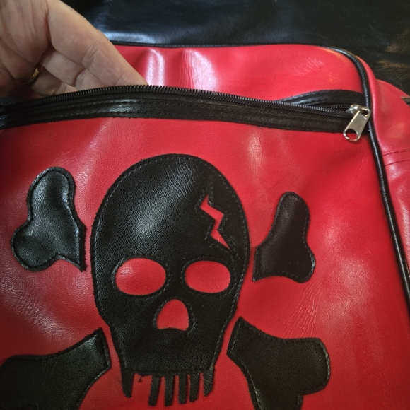 Hot Topic vintage Vinyl red & black skull bowler bag - Picture 5 of 9